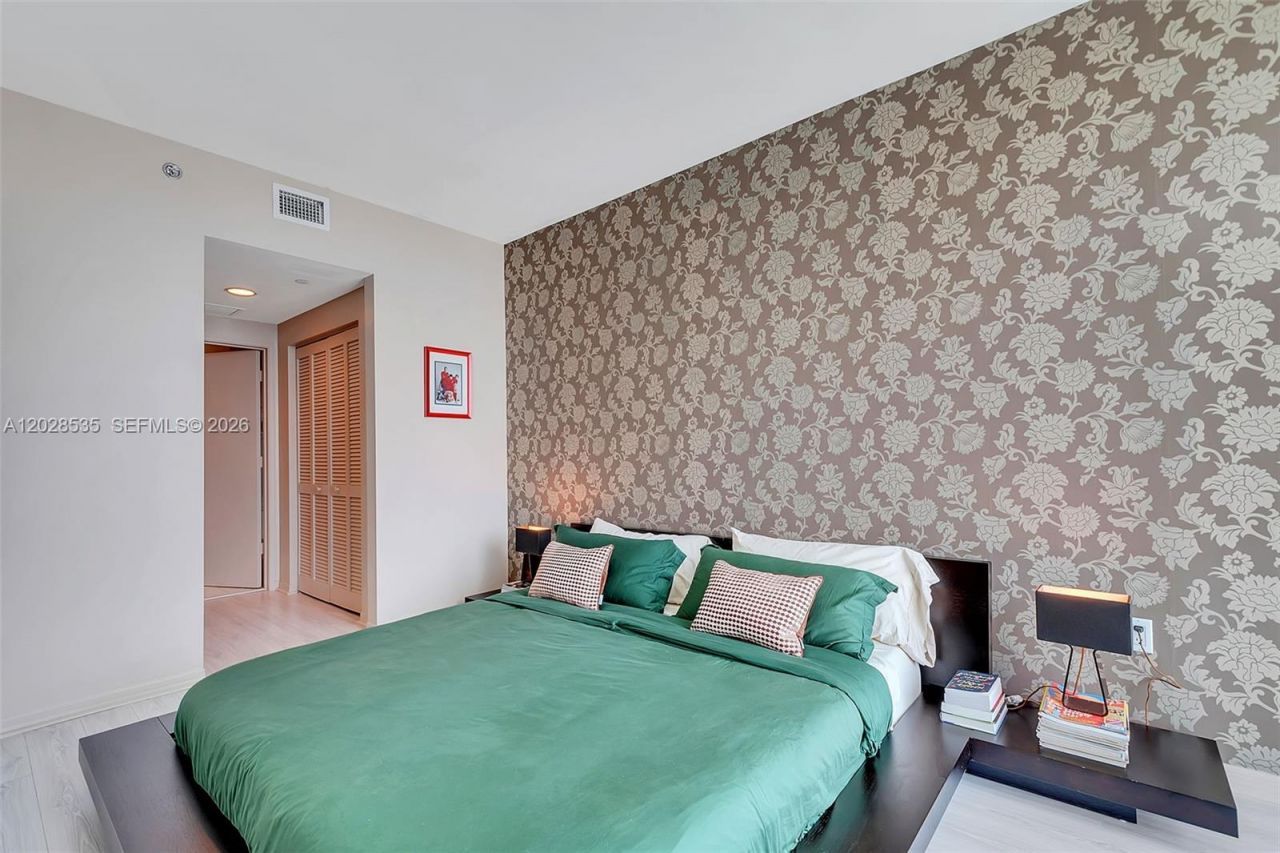 951 Brickell Ave , Unit 2406, Miami, FL 33131 Photo