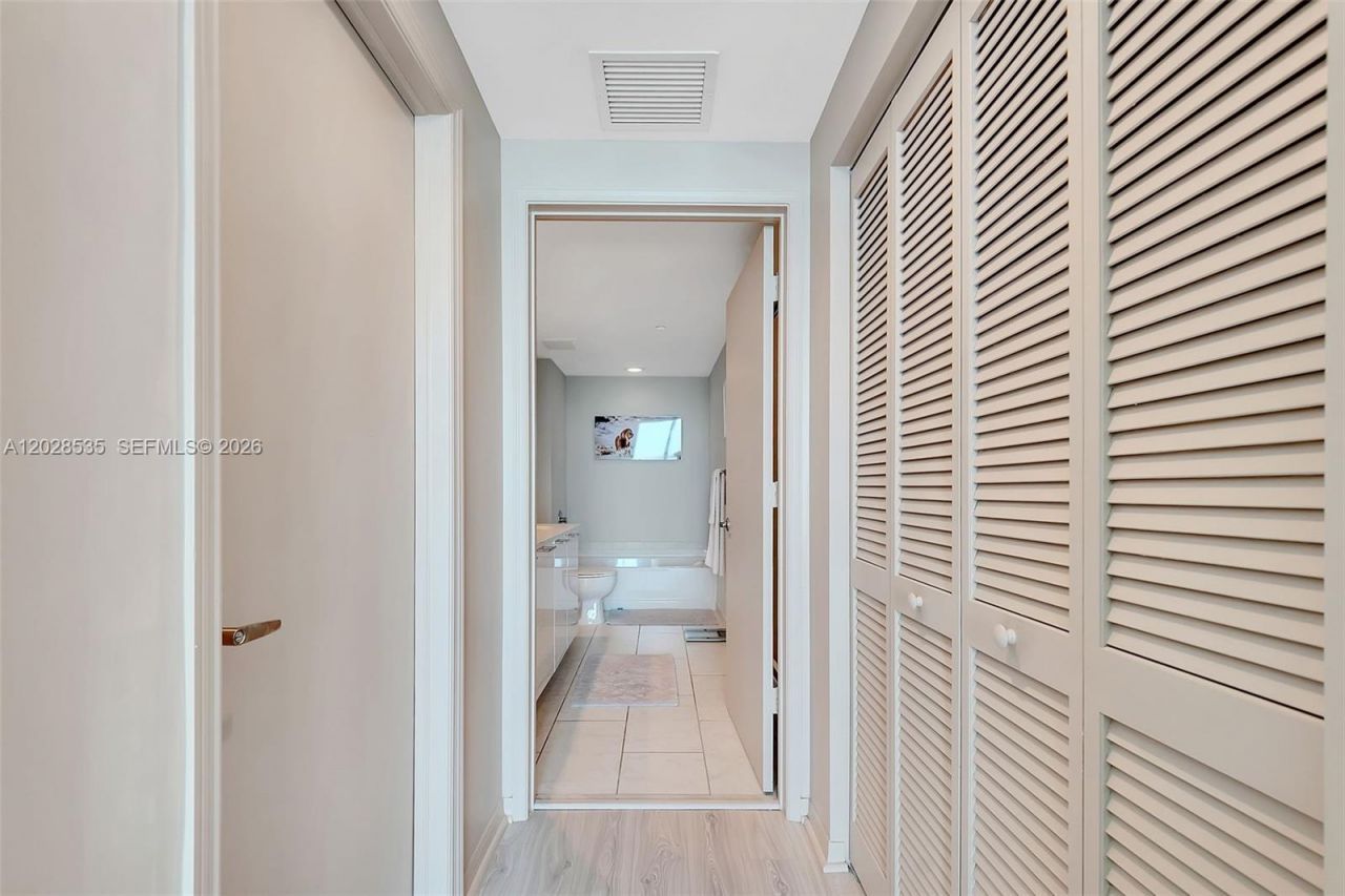 951 Brickell Ave , Unit 2406, Miami, FL 33131 Photo
