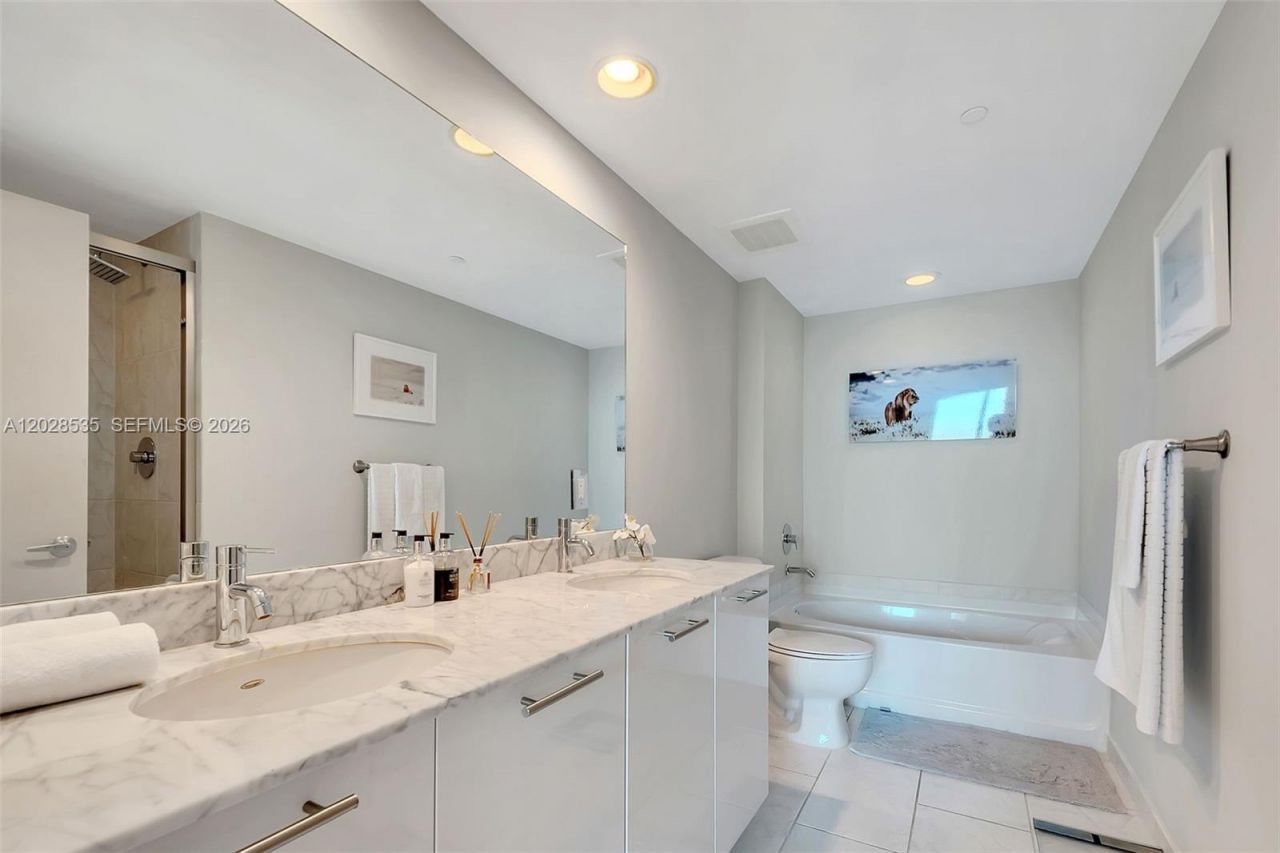 951 Brickell Ave , Unit 2406, Miami, FL 33131 Photo