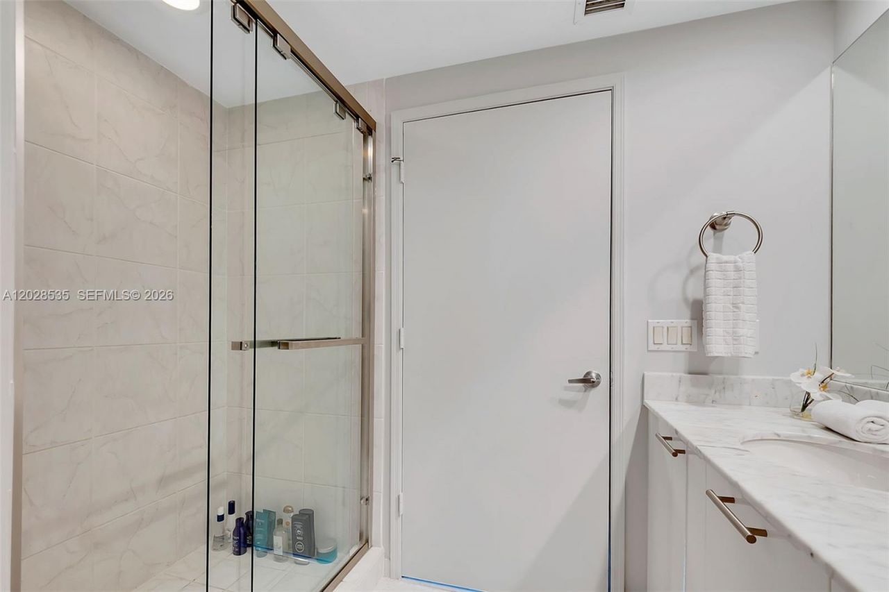 951 Brickell Ave , Unit 2406, Miami, FL 33131 Photo