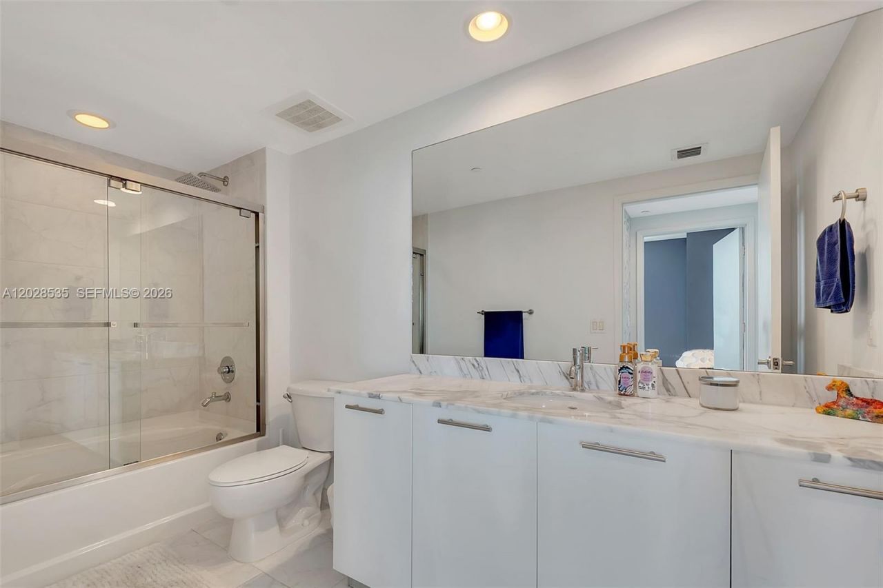 951 Brickell Ave , Unit 2406, Miami, FL 33131 Photo