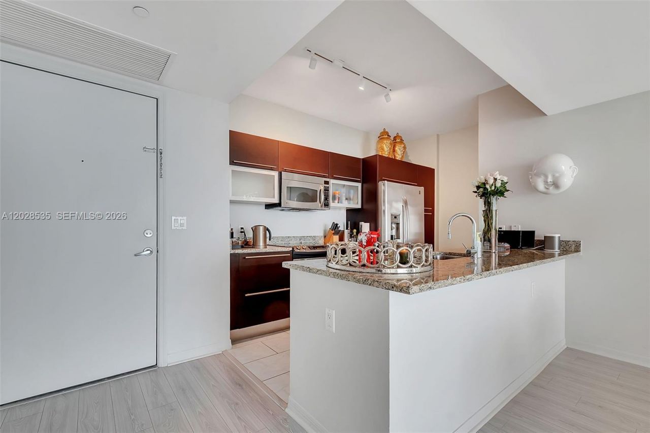 951 Brickell Ave , Unit 2406, Miami, FL 33131 Photo