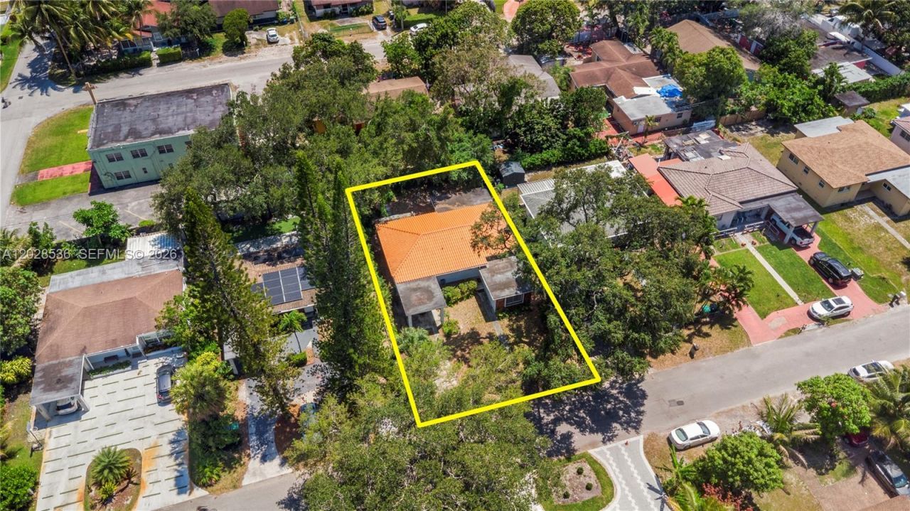 370 NE 165th St , Miami, FL 33162 Photo