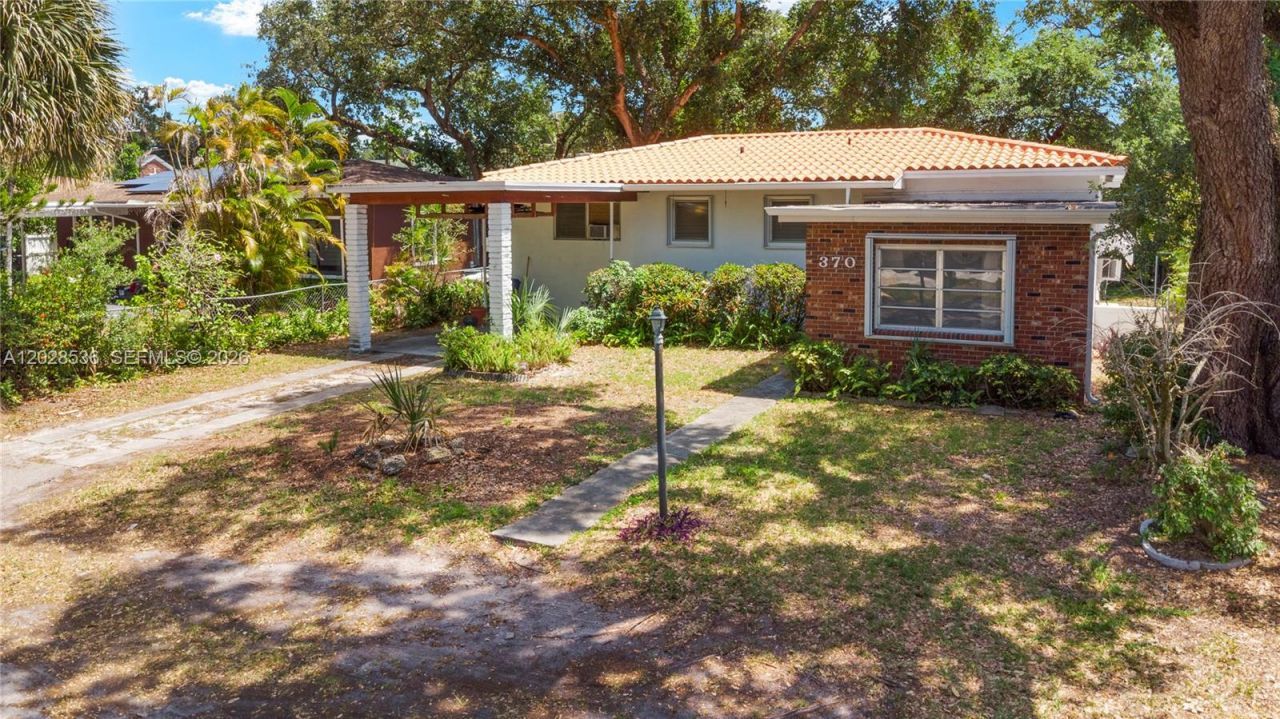 370 NE 165th St , Miami, FL 33162 Photo