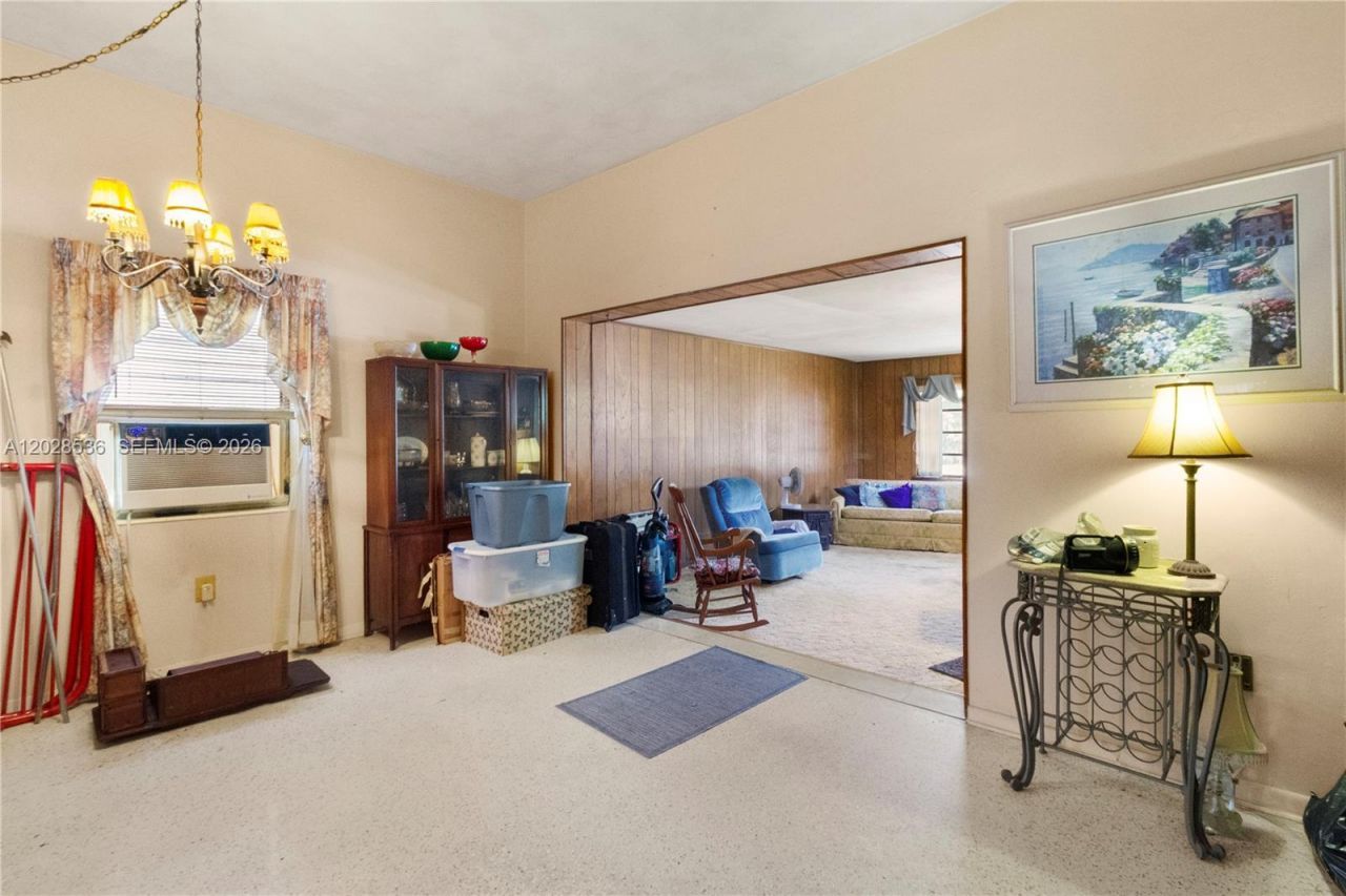 370 NE 165th St , Miami, FL 33162 Photo