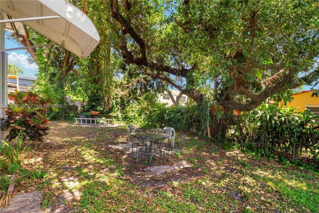 370 NE 165th St , Miami, FL 33162 Photo