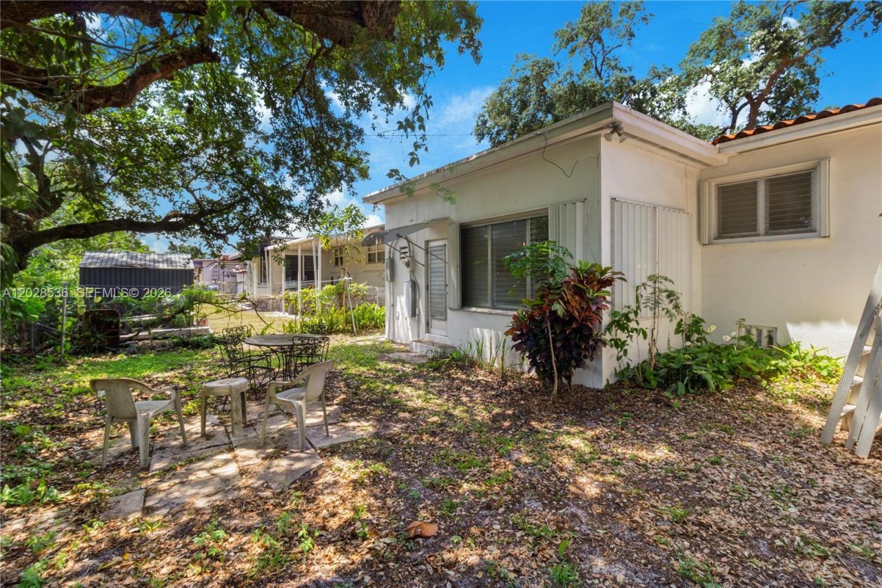 370 NE 165th St , Miami, FL 33162 Photo