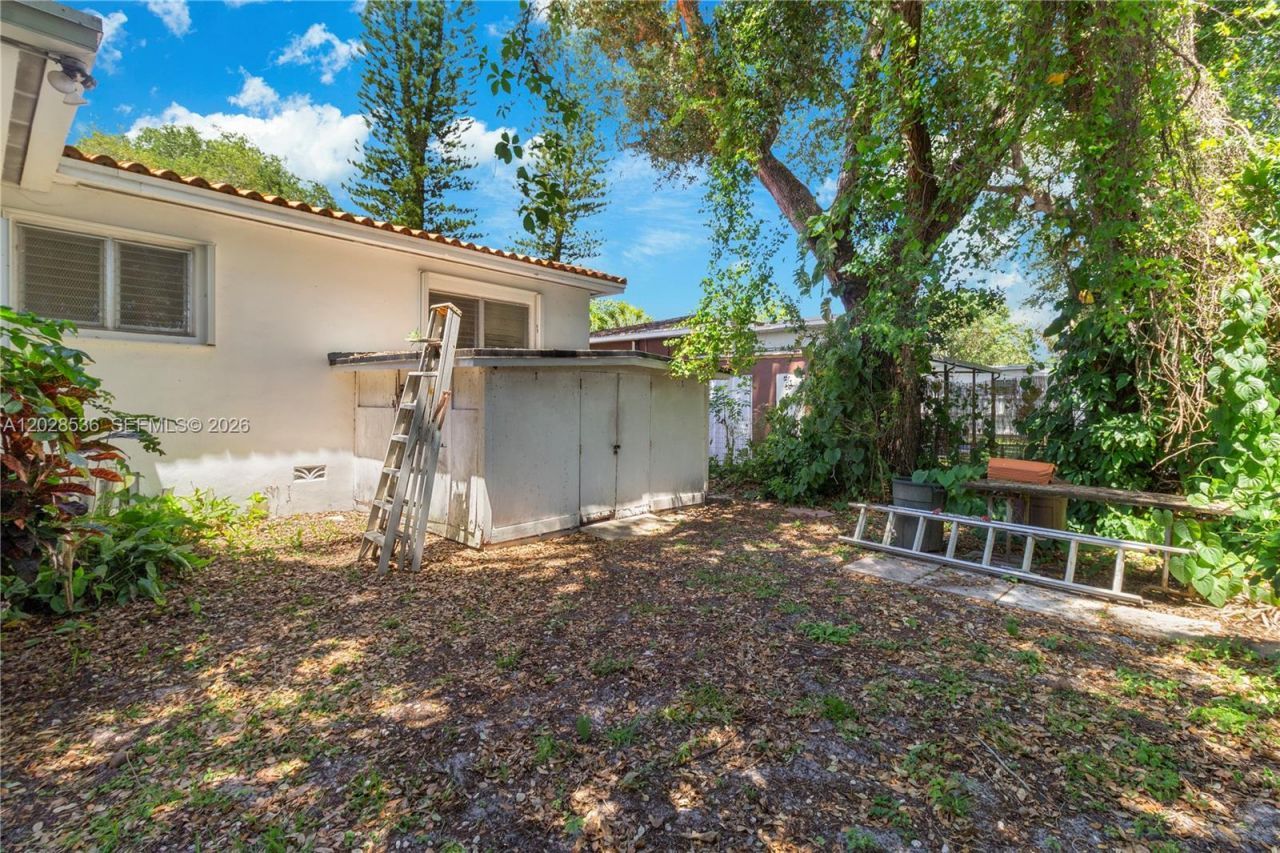 370 NE 165th St , Miami, FL 33162 Photo