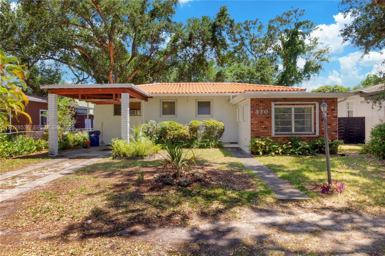 370 NE 165th St , Miami, FL 33162 Photo