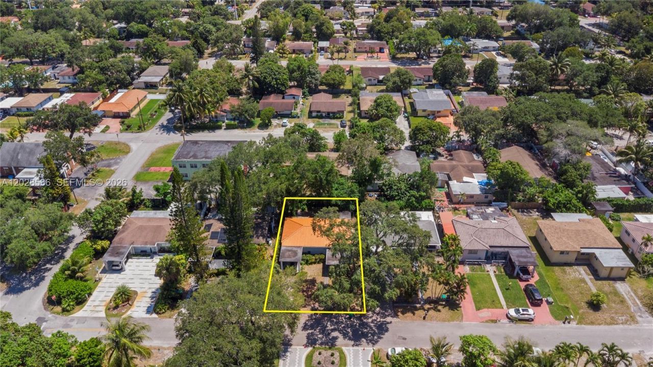 370 NE 165th St , Miami, FL 33162 Photo