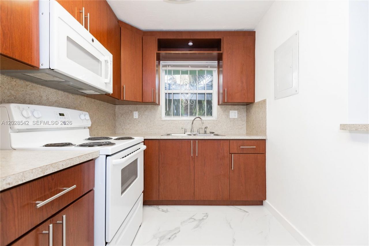 1060 NE 78th St Rd , Unit 3, Miami, FL 33138 Photo