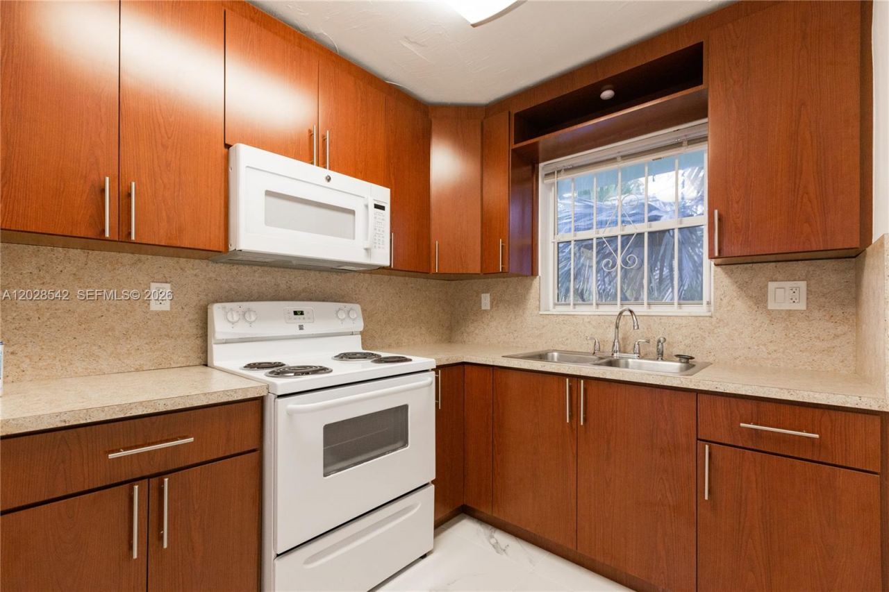 1060 NE 78th St Rd , Unit 3, Miami, FL 33138 Photo