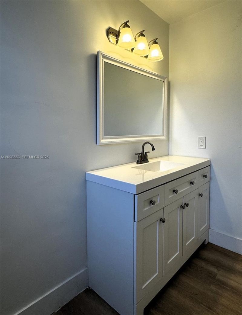 410 SE 2nd St, Unit 202, Hallandale Beach, FL 33009 Photo