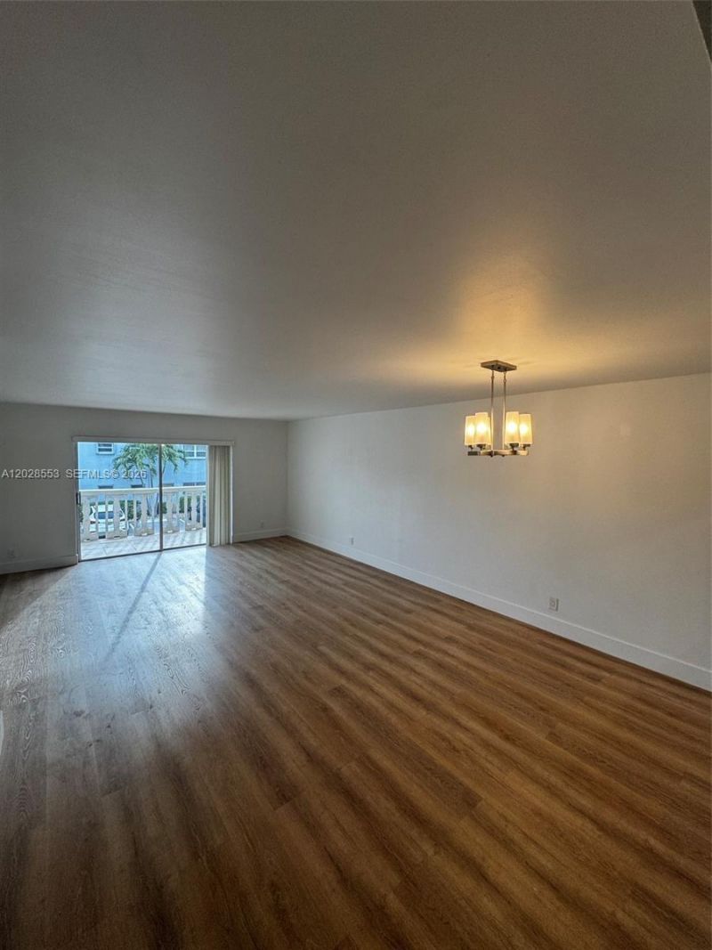 410 SE 2nd St, Unit 202, Hallandale Beach, FL 33009 Photo