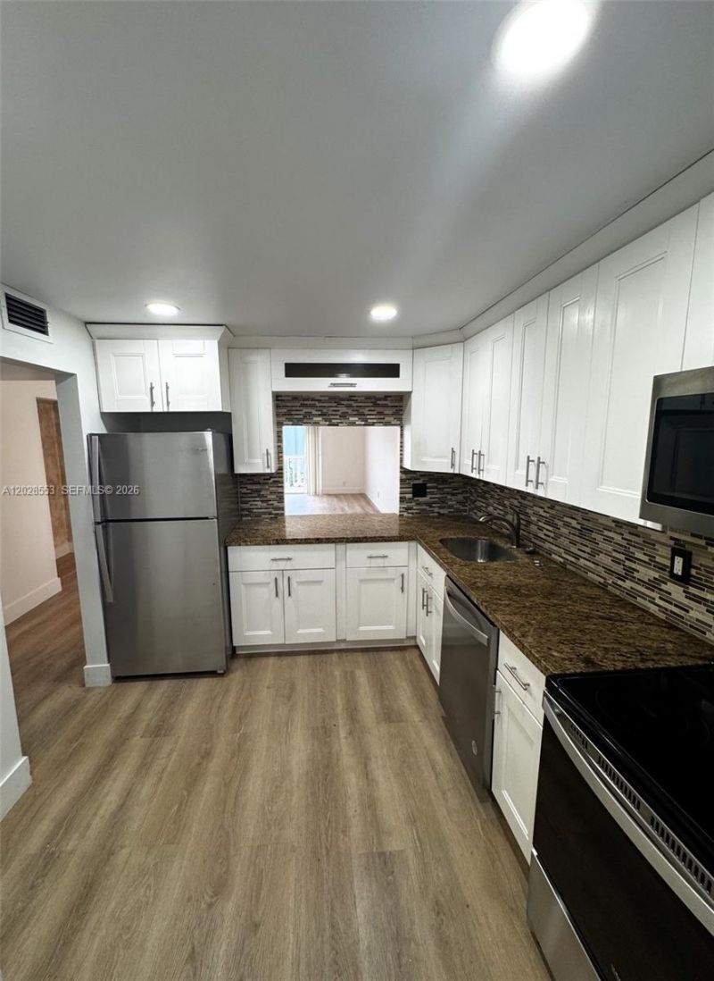 410 SE 2nd St, Unit 202, Hallandale Beach, FL 33009 Photo