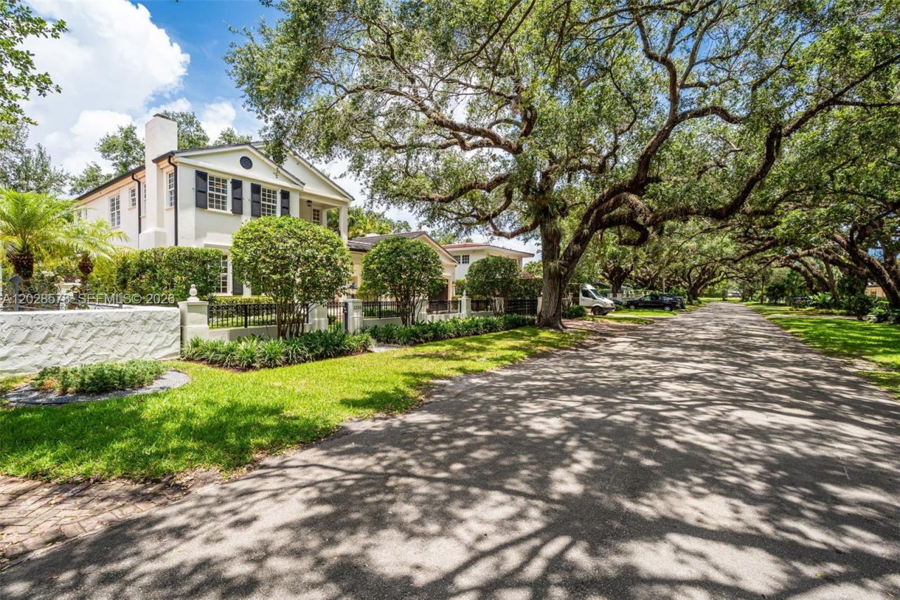 1233 Alegriano Ave, Coral Gables, FL 33146 Photo