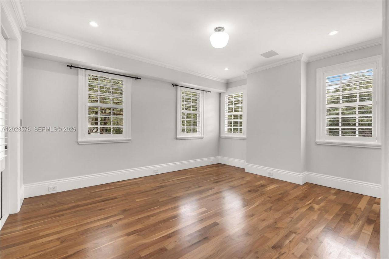 1233 Alegriano Ave, Coral Gables, FL 33146 Photo