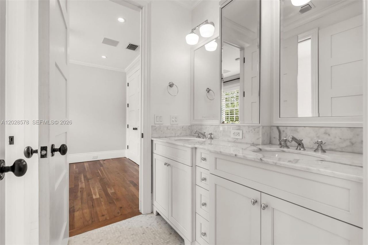 1233 Alegriano Ave, Coral Gables, FL 33146 Photo