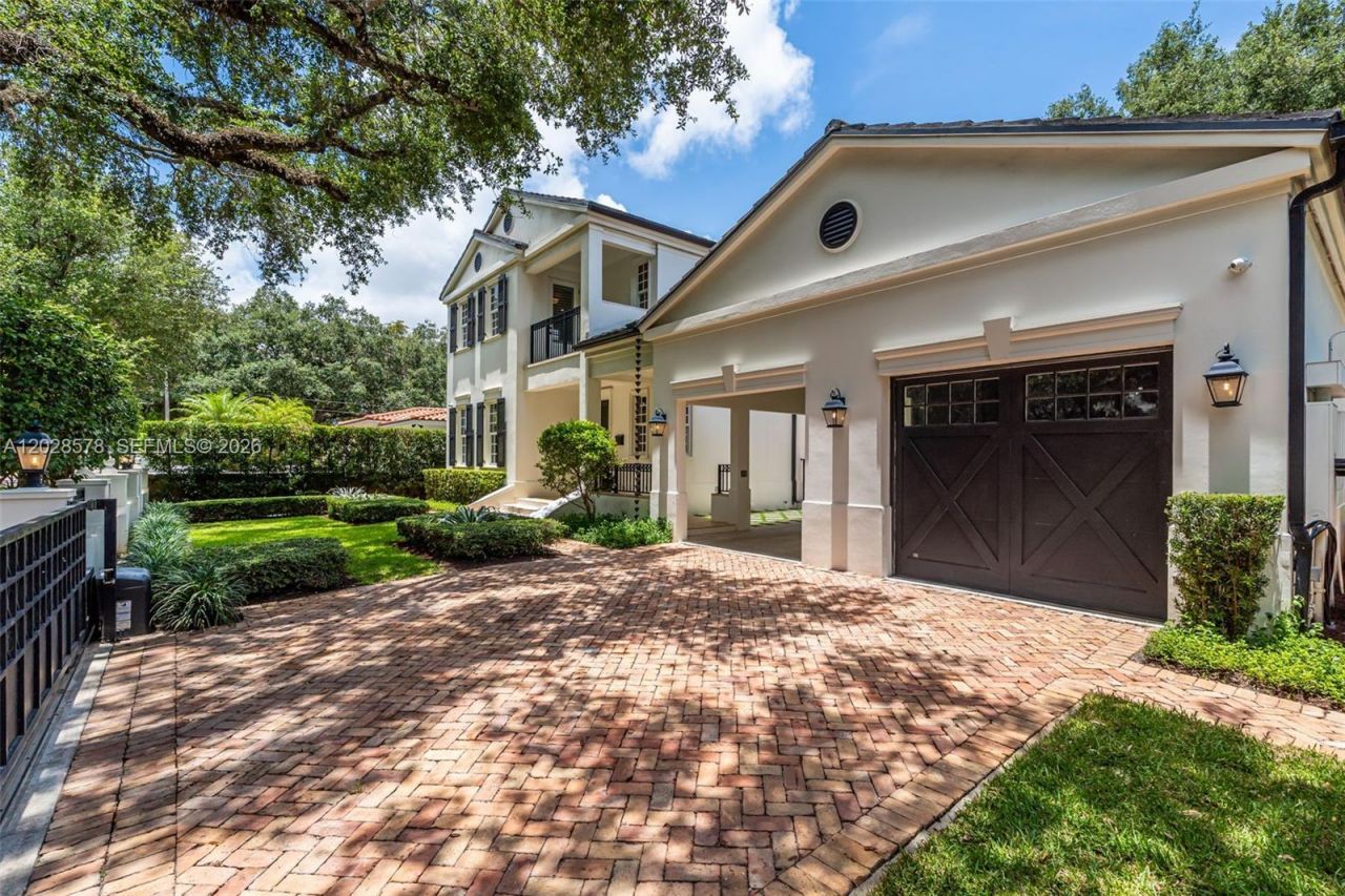1233 Alegriano Ave, Coral Gables, FL 33146 Photo