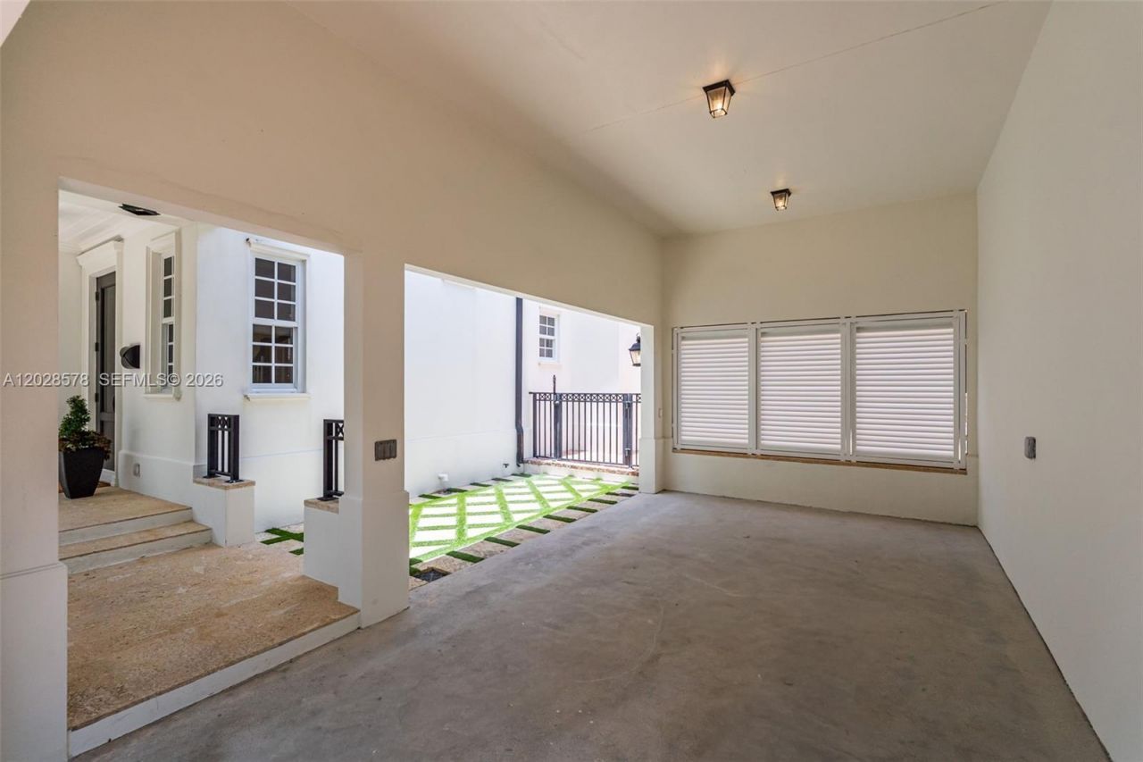 1233 Alegriano Ave, Coral Gables, FL 33146 Photo