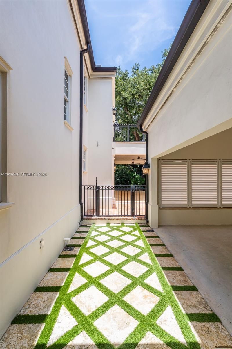 1233 Alegriano Ave, Coral Gables, FL 33146 Photo