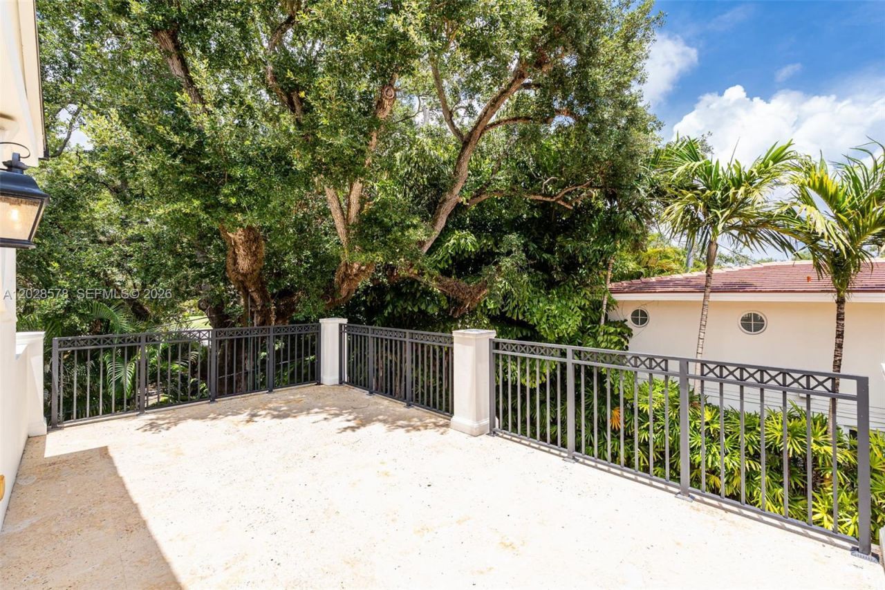 1233 Alegriano Ave, Coral Gables, FL 33146 Photo