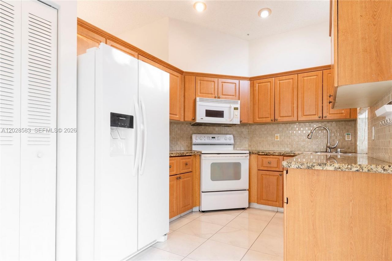 1341 Seagrape Cir , Weston, FL 33326 Photo
