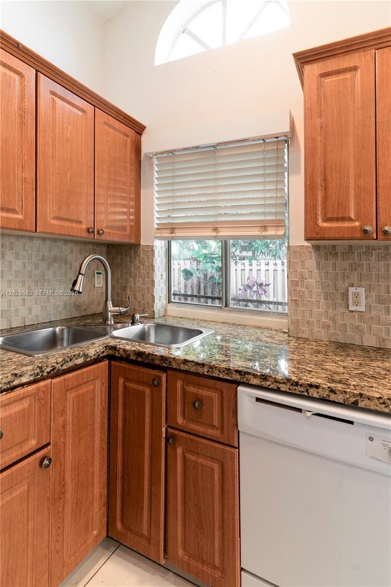 1341 Seagrape Cir , Weston, FL 33326 Photo