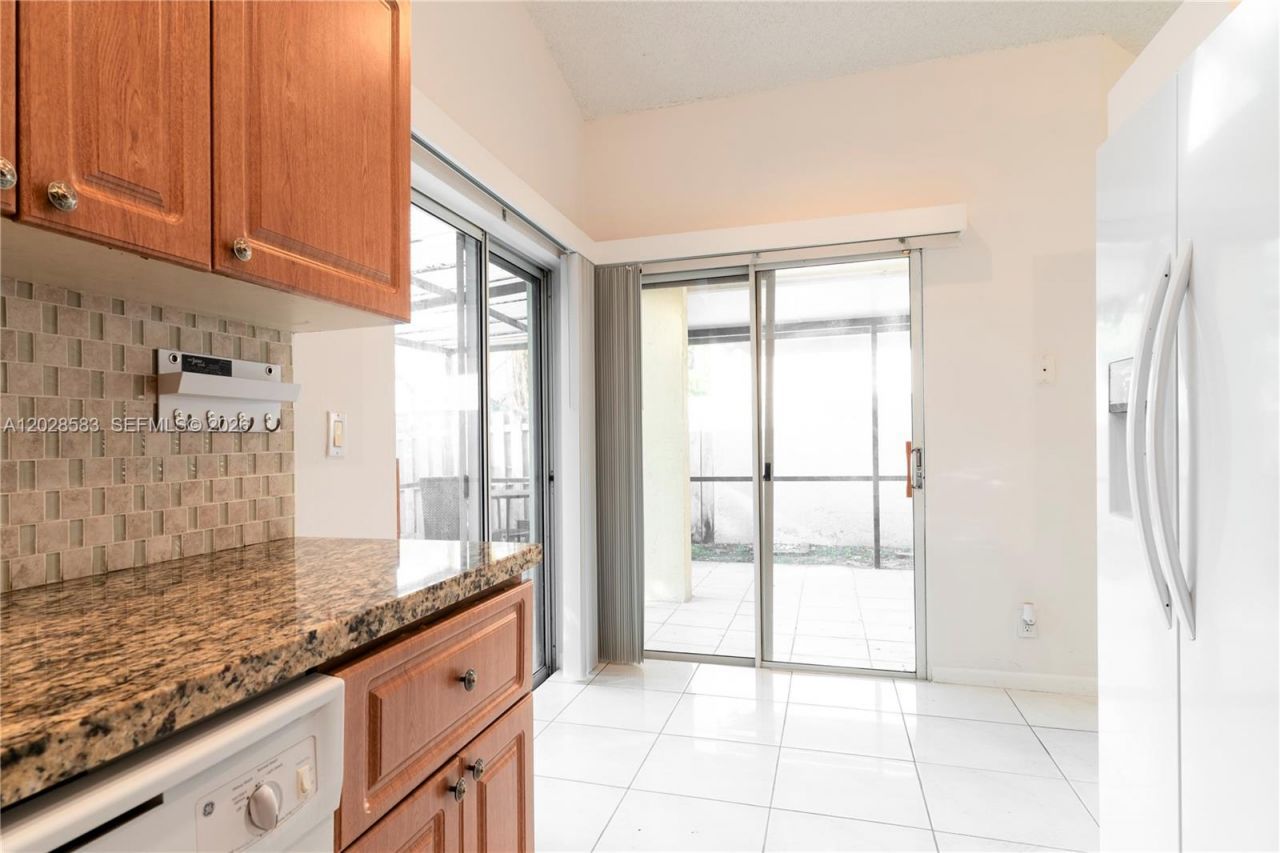 1341 Seagrape Cir , Weston, FL 33326 Photo
