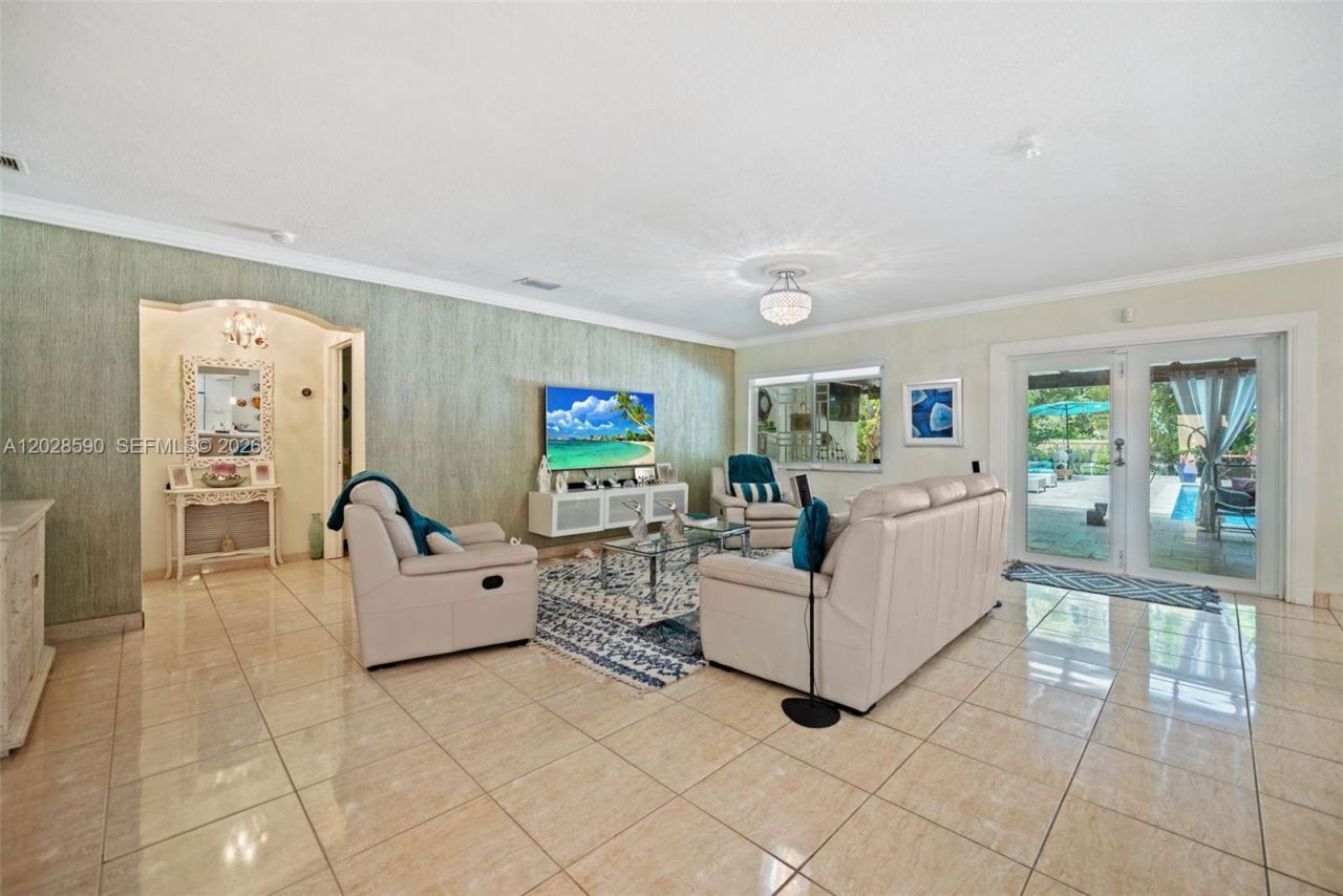 13700 N Miami Ave , Miami, FL 33168 Photo