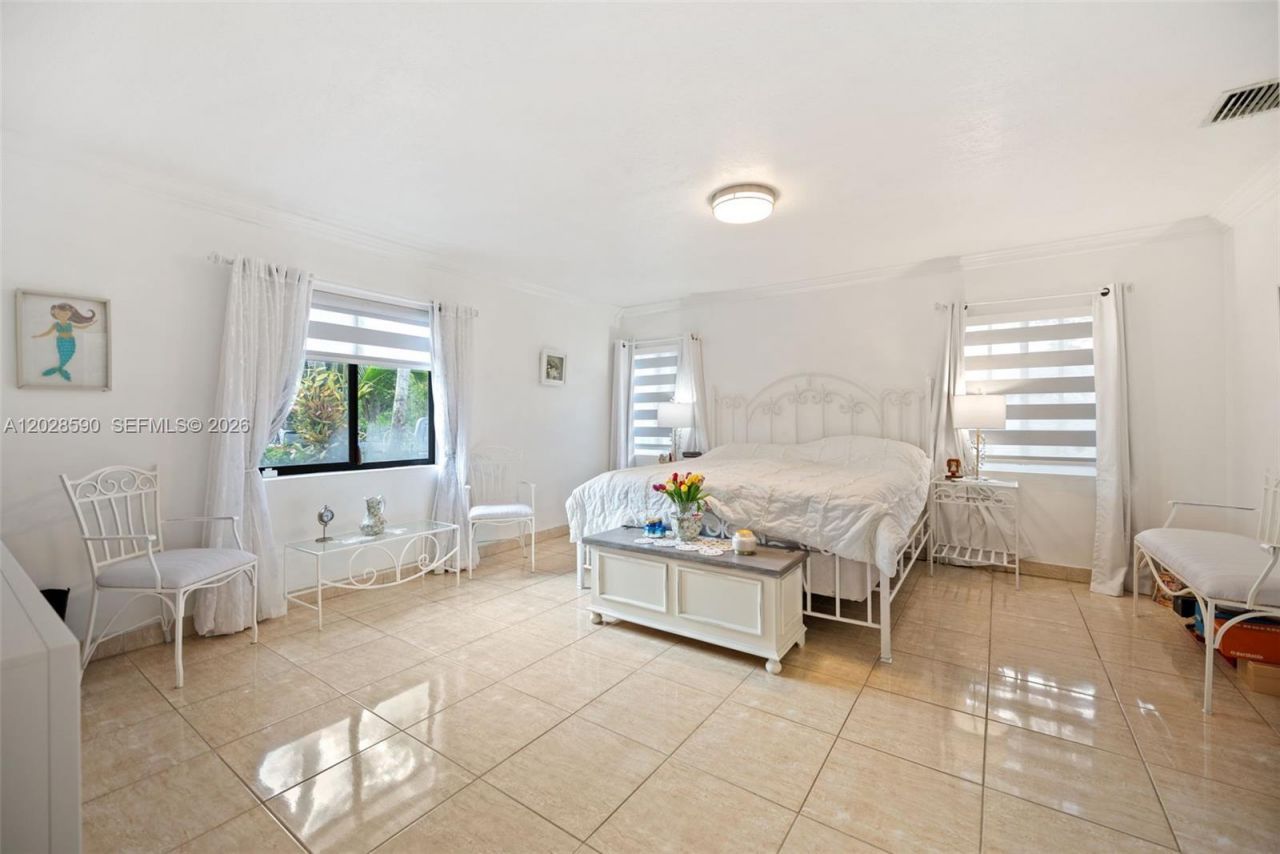 13700 N Miami Ave , Miami, FL 33168 Photo