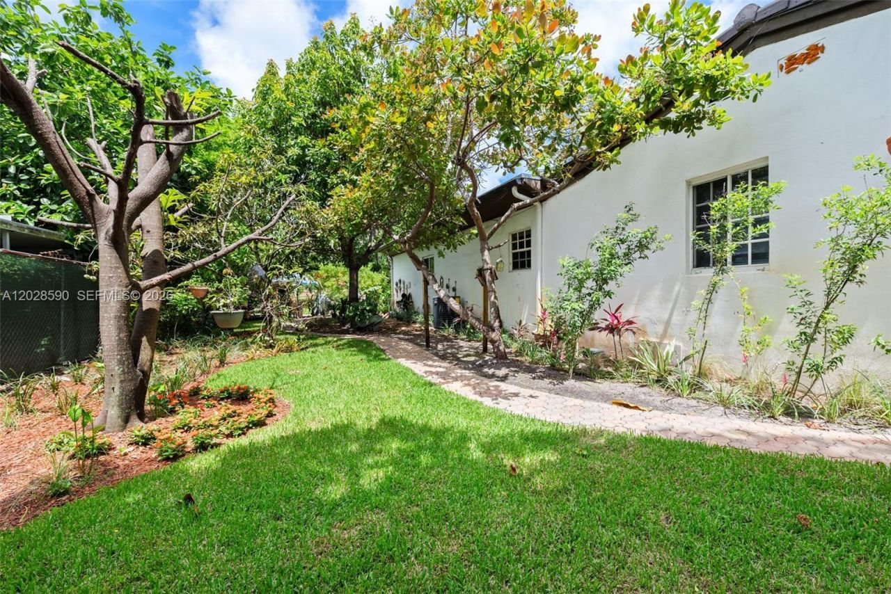 13700 N Miami Ave , Miami, FL 33168 Photo