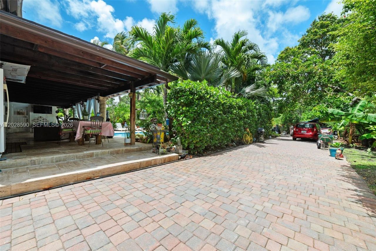 13700 N Miami Ave , Miami, FL 33168 Photo