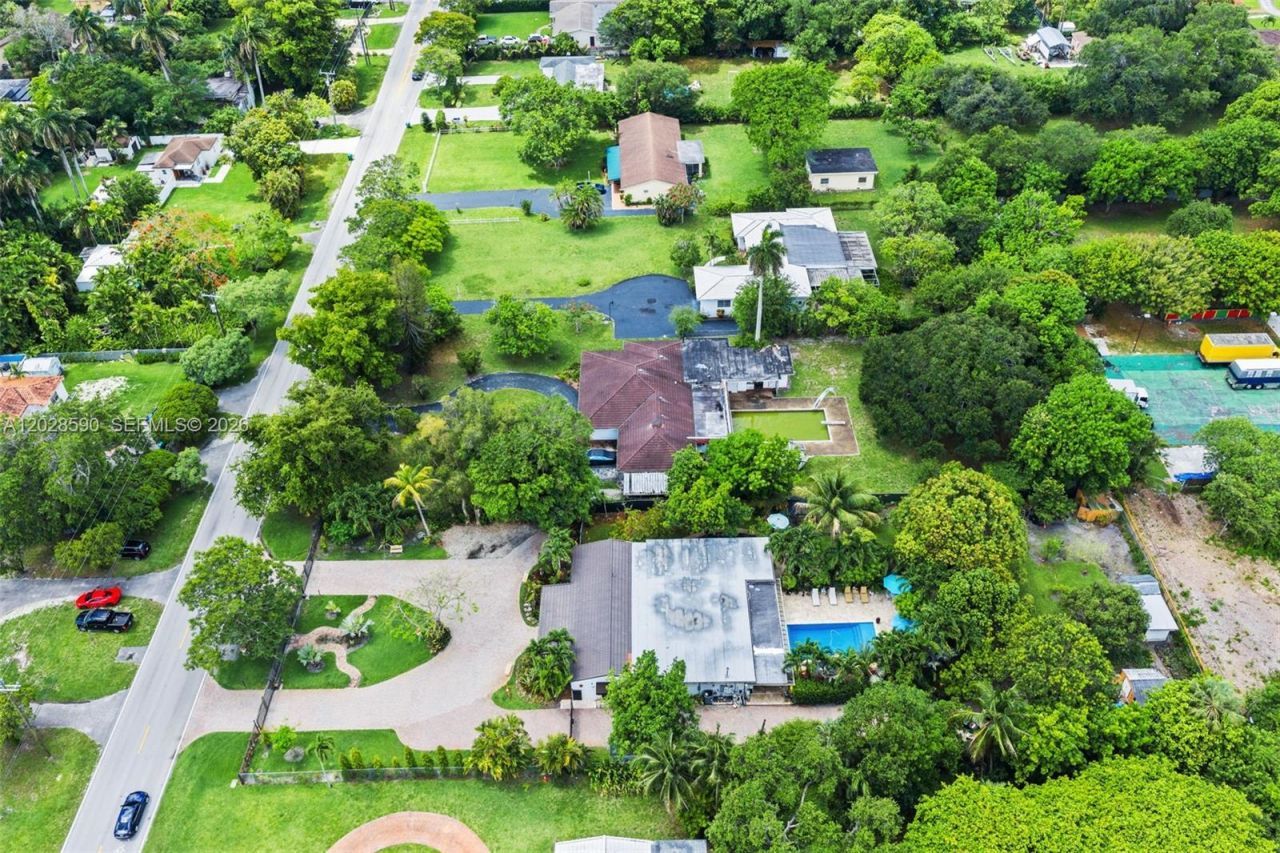 13700 N Miami Ave , Miami, FL 33168 Photo