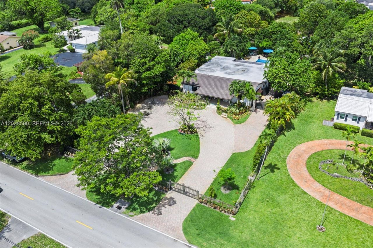 13700 N Miami Ave , Miami, FL 33168 Photo