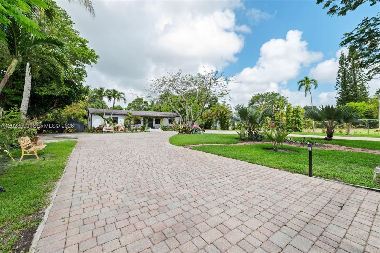 13700 N Miami Ave , Miami, FL 33168 Photo