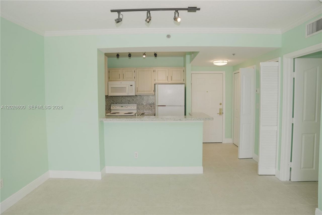 2665 SW 37th Ave , Unit 405, Miami, FL 33133 Photo