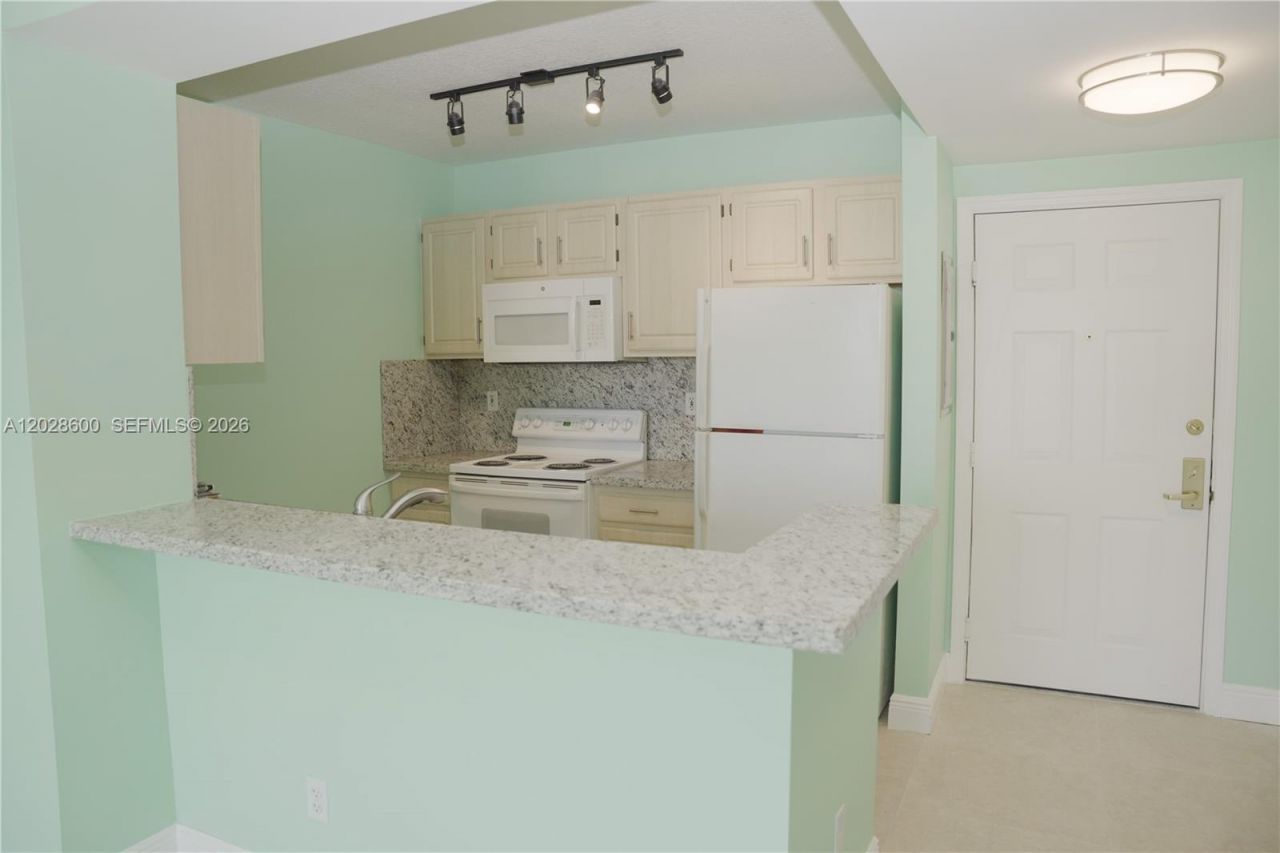 2665 SW 37th Ave , Unit 405, Miami, FL 33133 Photo