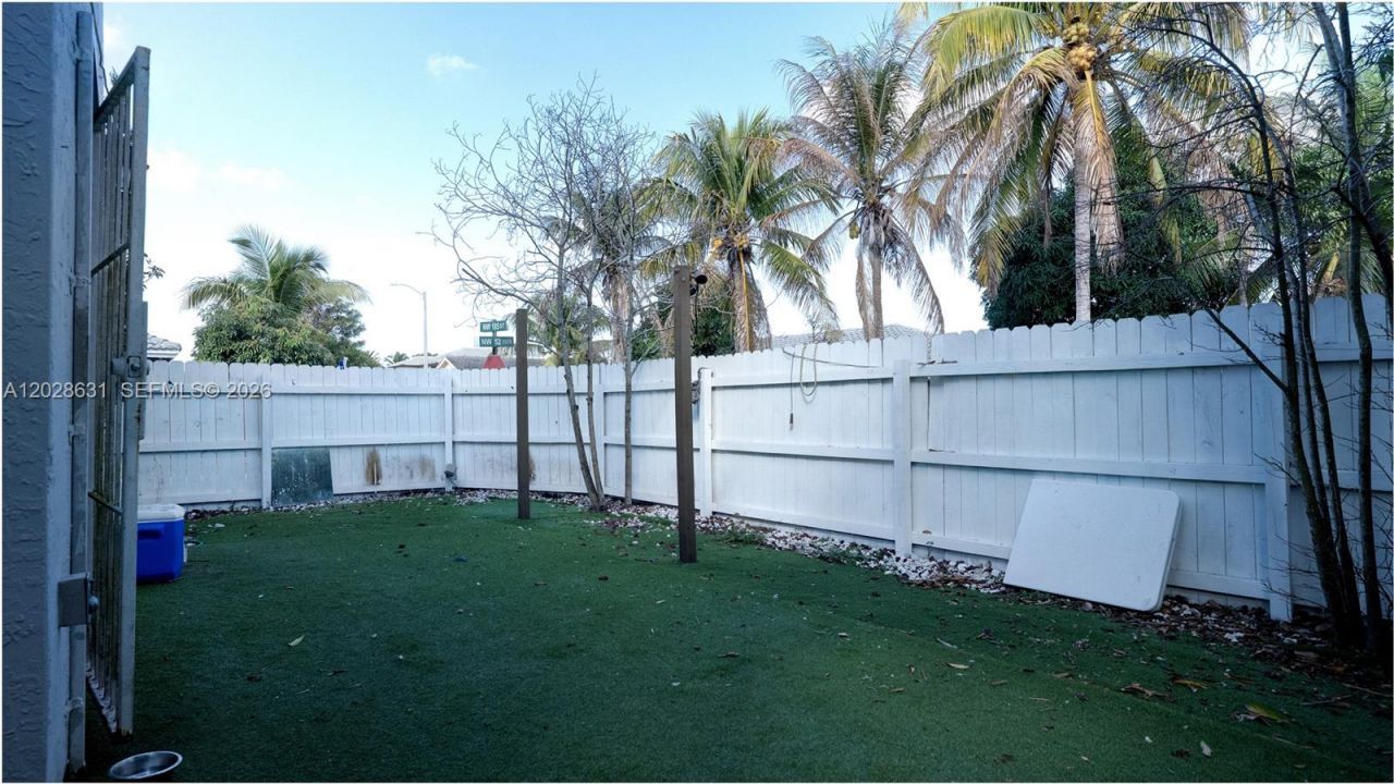 18499 NW 52nd Path , Miami Gardens, FL 33055 Photo