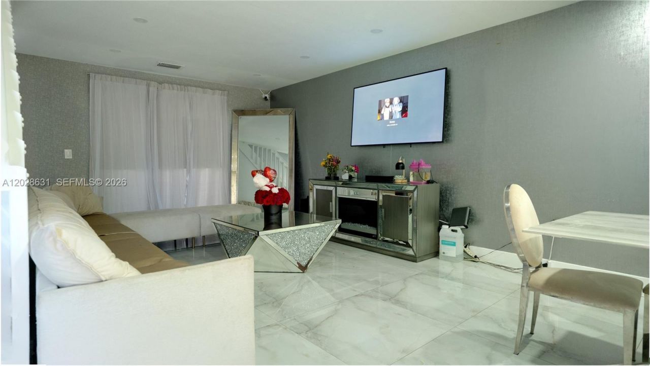18499 NW 52nd Path , Miami Gardens, FL 33055 Photo