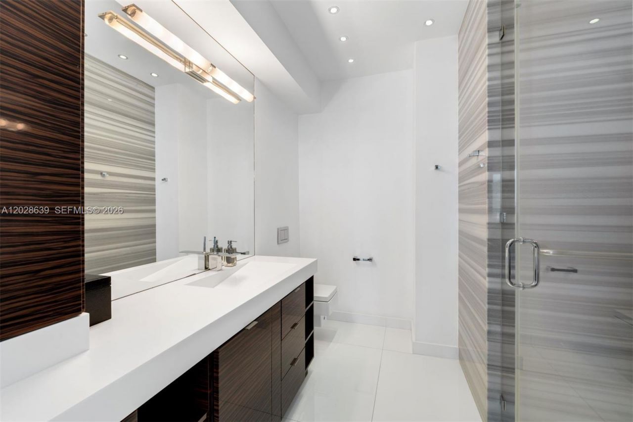 400 S Pointe Dr , Unit PH2502, Miami Beach, FL 33139 Photo