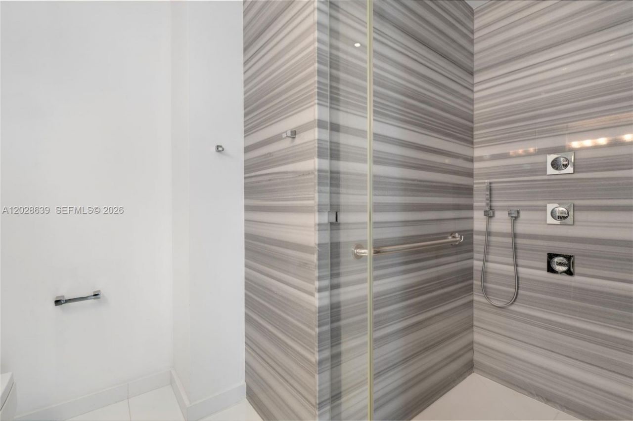 400 S Pointe Dr , Unit PH2502, Miami Beach, FL 33139 Photo