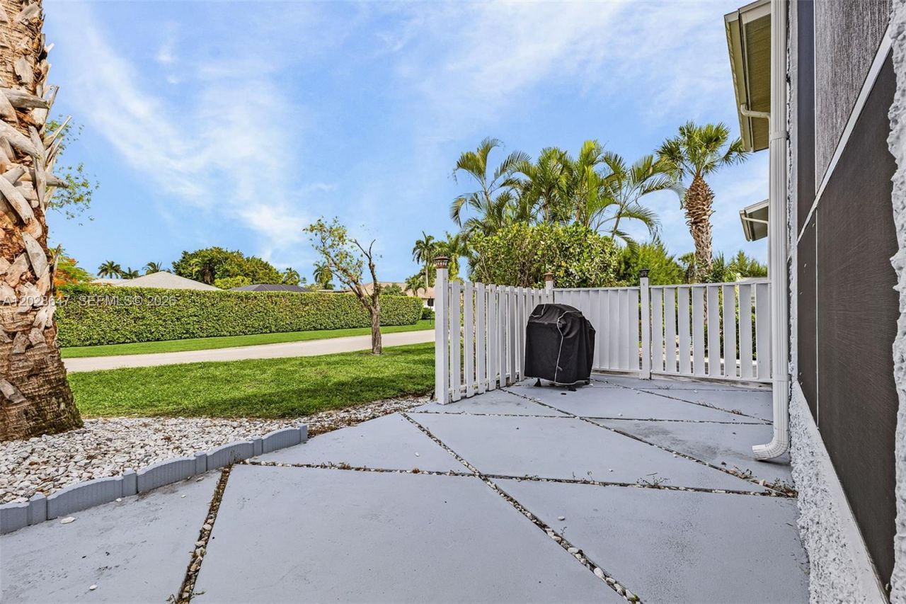 8 Watercolor Way, Naples, FL 34113 Photo