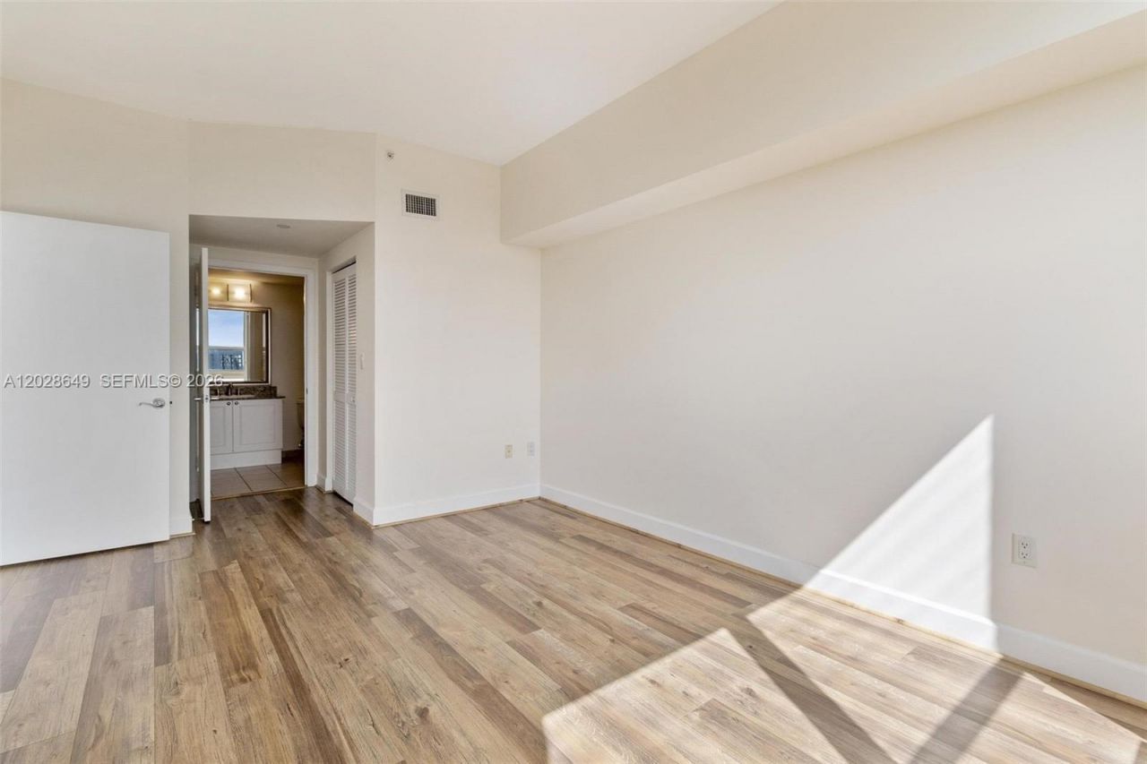 19501 W Country Club Dr, Unit 1009, Aventura, FL 33180 Photo