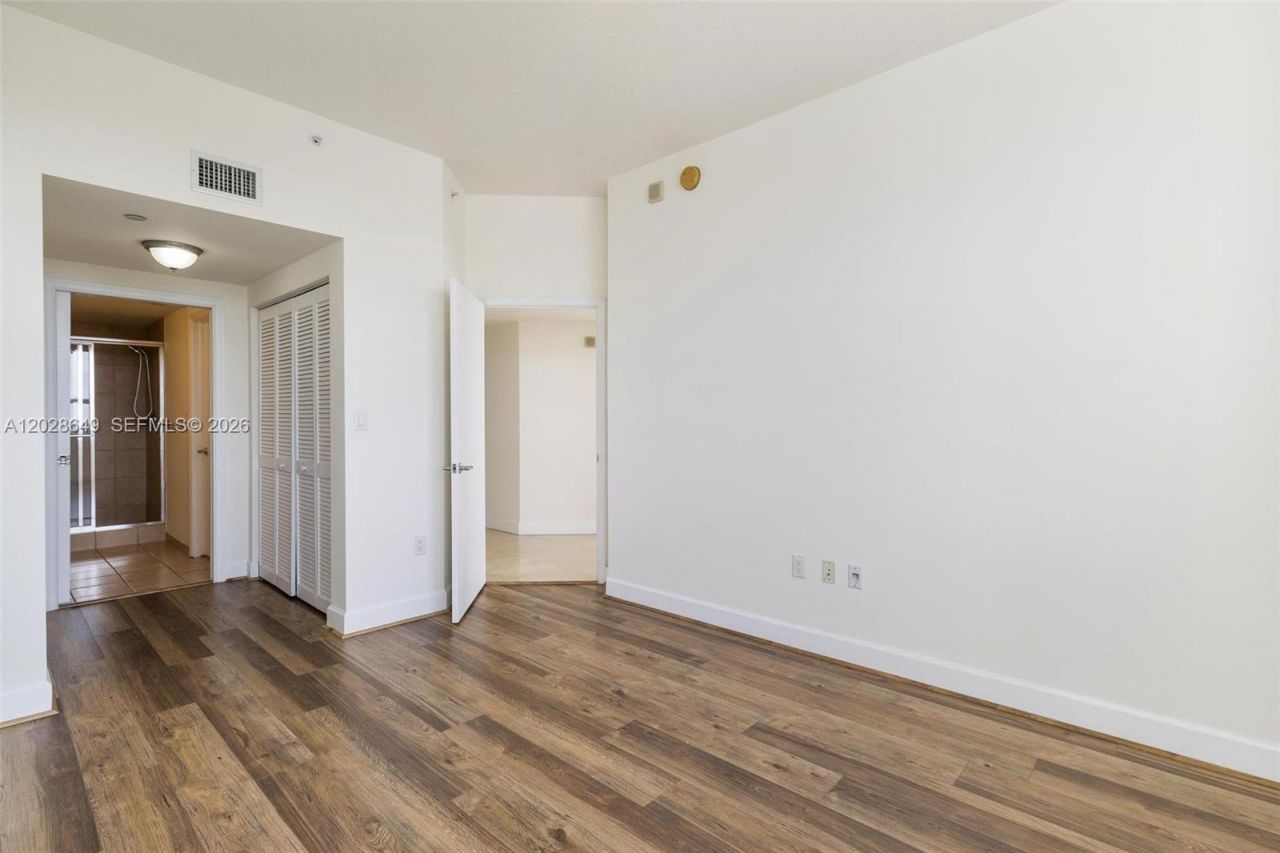 19501 W Country Club Dr, Unit 1009, Aventura, FL 33180 Photo