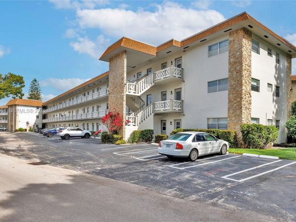 4805 NW 35th St , Unit 416, Lauderdale Lakes, FL 33319