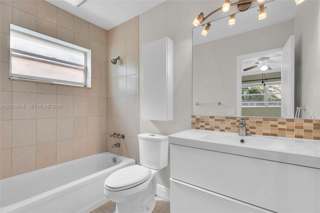 4805 NW 35th St , Unit 416, Lauderdale Lakes, FL 33319 Photo