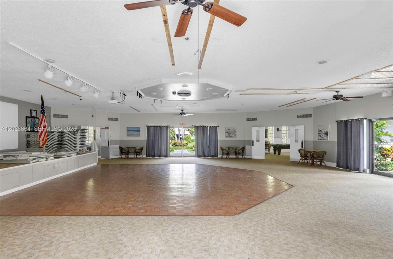 4805 NW 35th St , Unit 416, Lauderdale Lakes, FL 33319 Photo