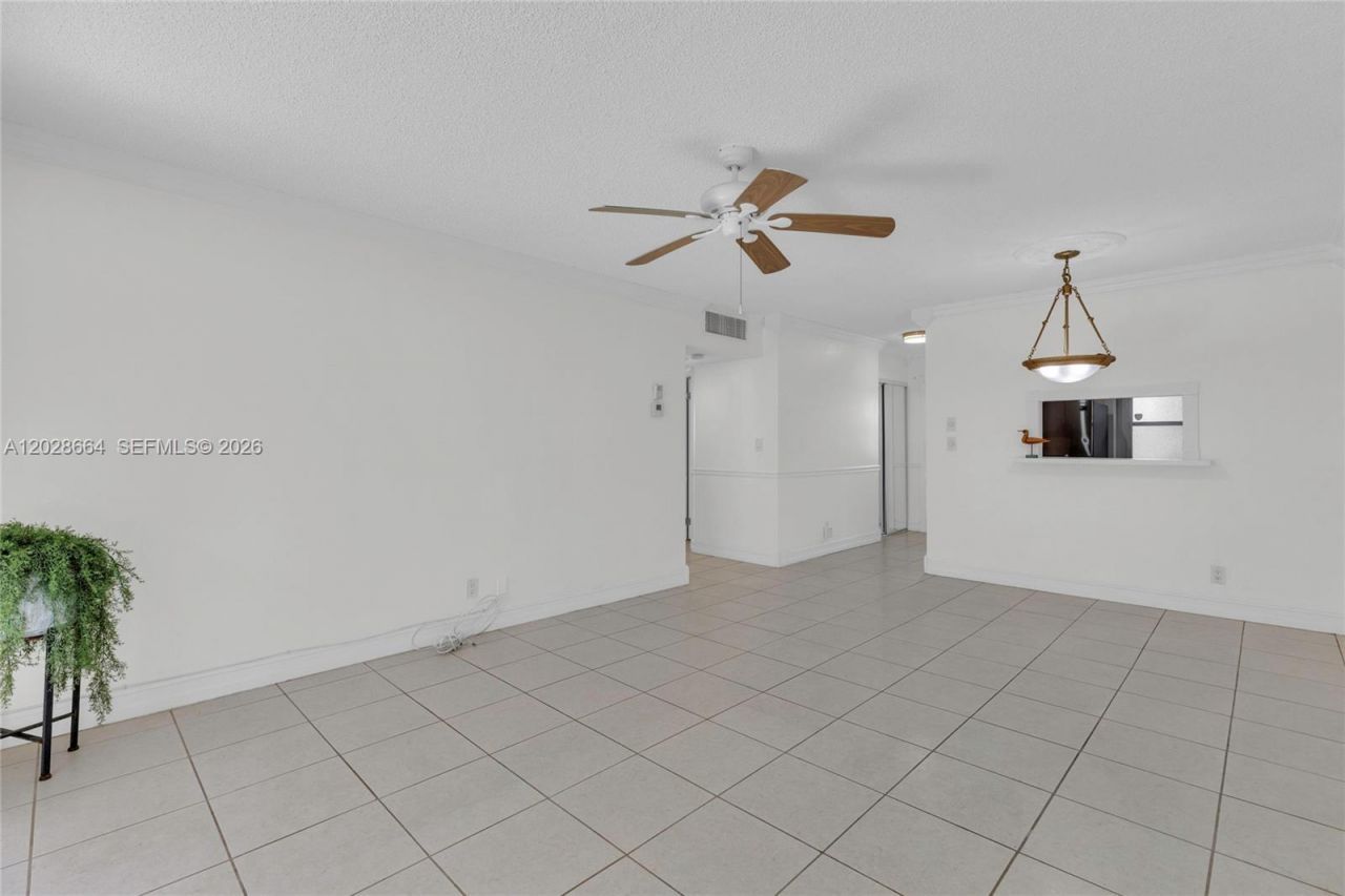 4805 NW 35th St , Unit 416, Lauderdale Lakes, FL 33319 Photo