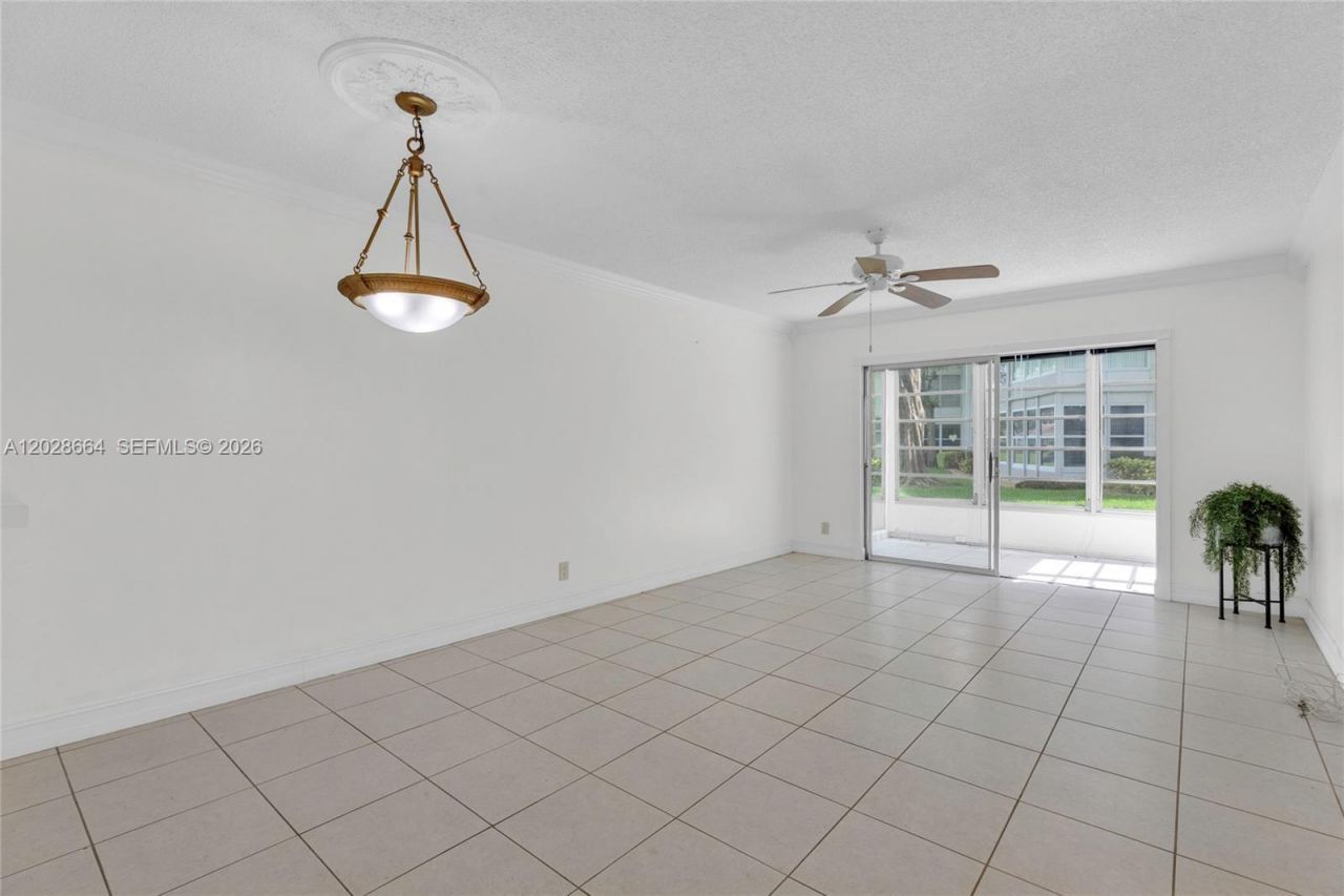 4805 NW 35th St , Unit 416, Lauderdale Lakes, FL 33319 Photo